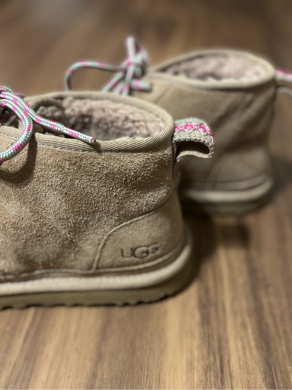 UGG Women’s Neumel Heritage Chukka / Lace-Up Boots